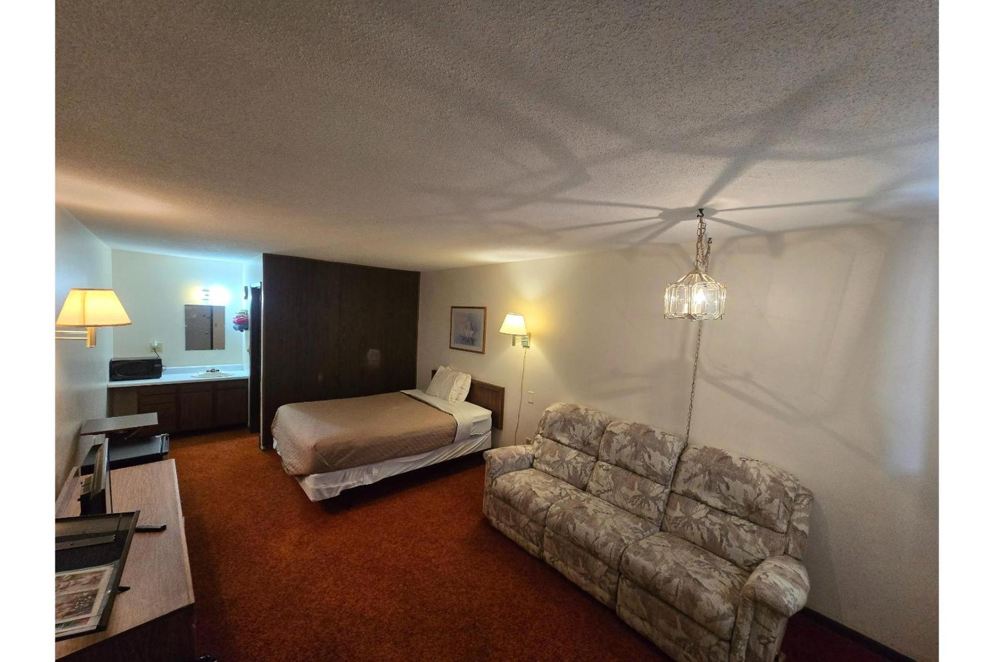 Oyo Sandman Inn Eagle Grove Exterior photo