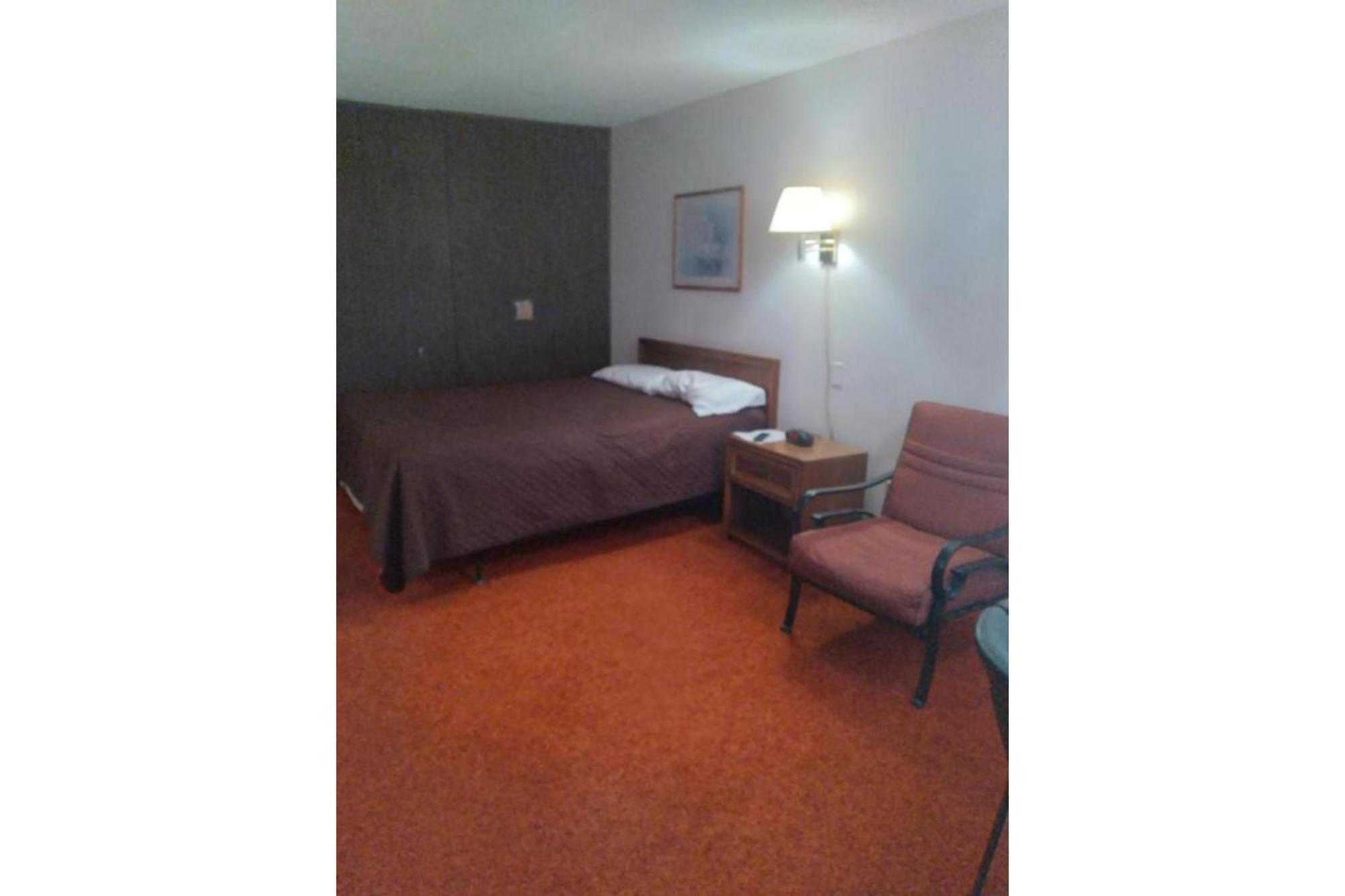 Oyo Sandman Inn Eagle Grove Exterior photo